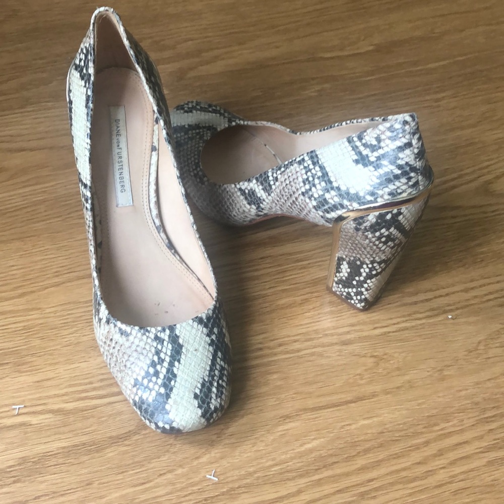 Diane von Fosterburg snakeskin heels -gold accent